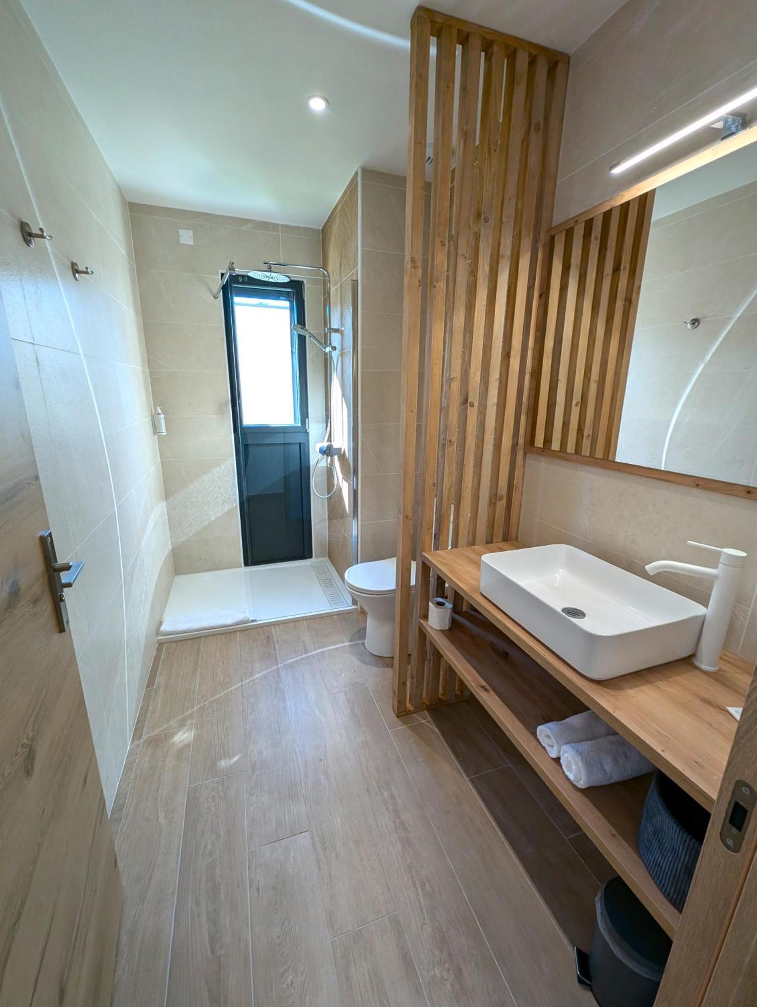 Daya Lodge. LʼIsle-sur-la-Sorgue Zewnętrze zdjęcie