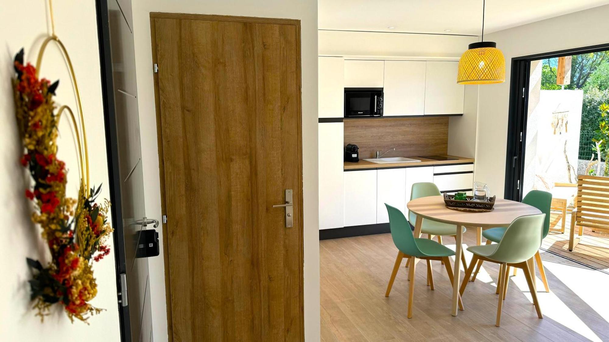Daya Lodge. LʼIsle-sur-la-Sorgue Zewnętrze zdjęcie