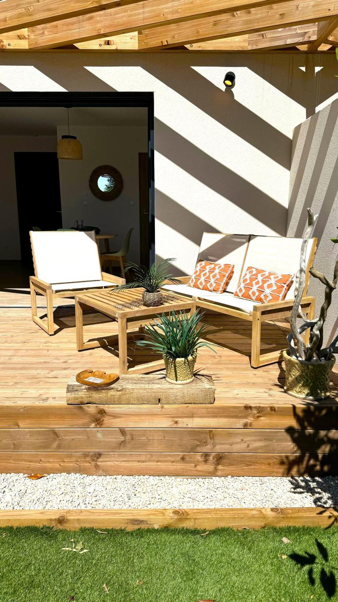 Daya Lodge. LʼIsle-sur-la-Sorgue Zewnętrze zdjęcie