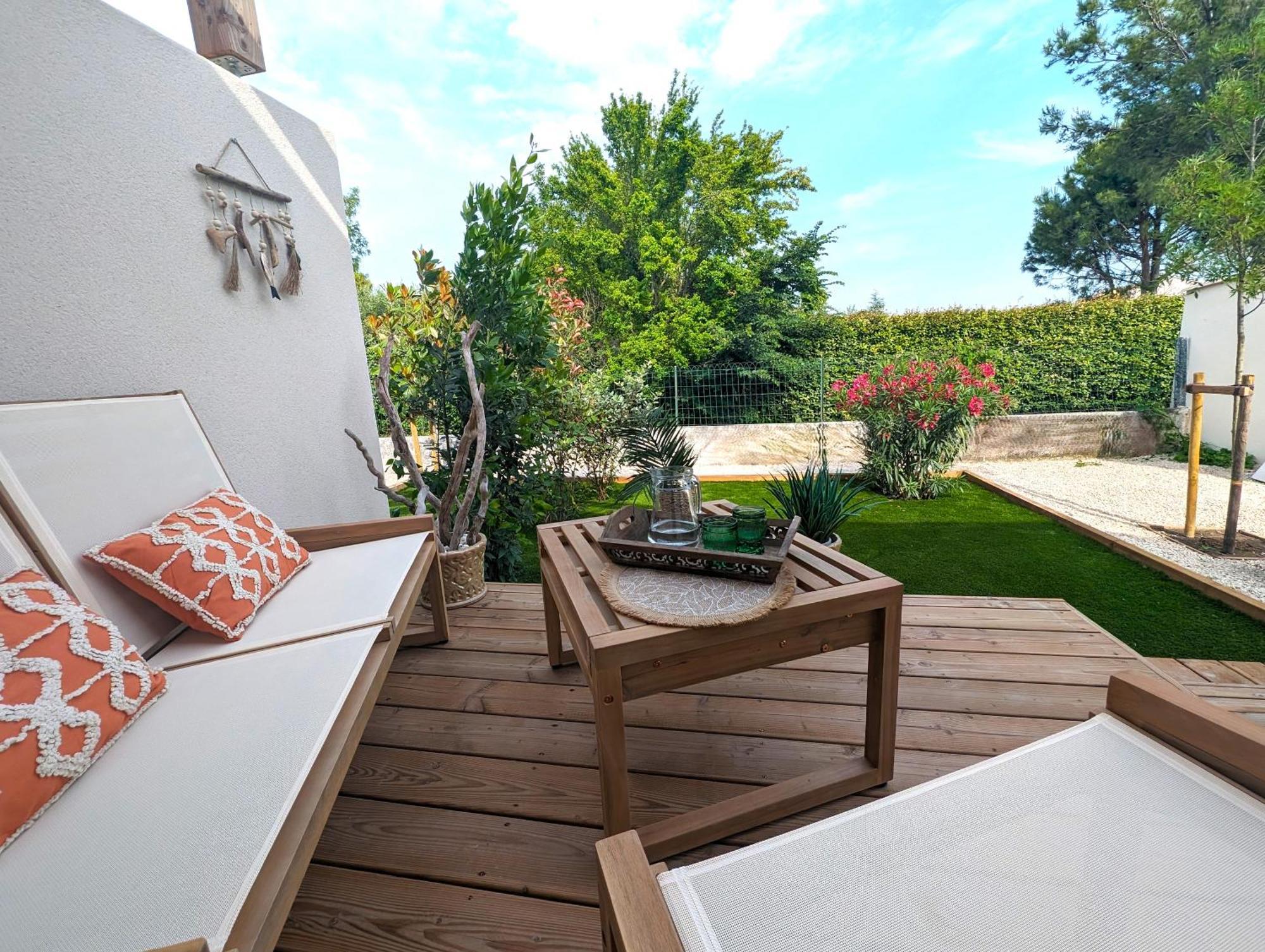 Daya Lodge. LʼIsle-sur-la-Sorgue Zewnętrze zdjęcie