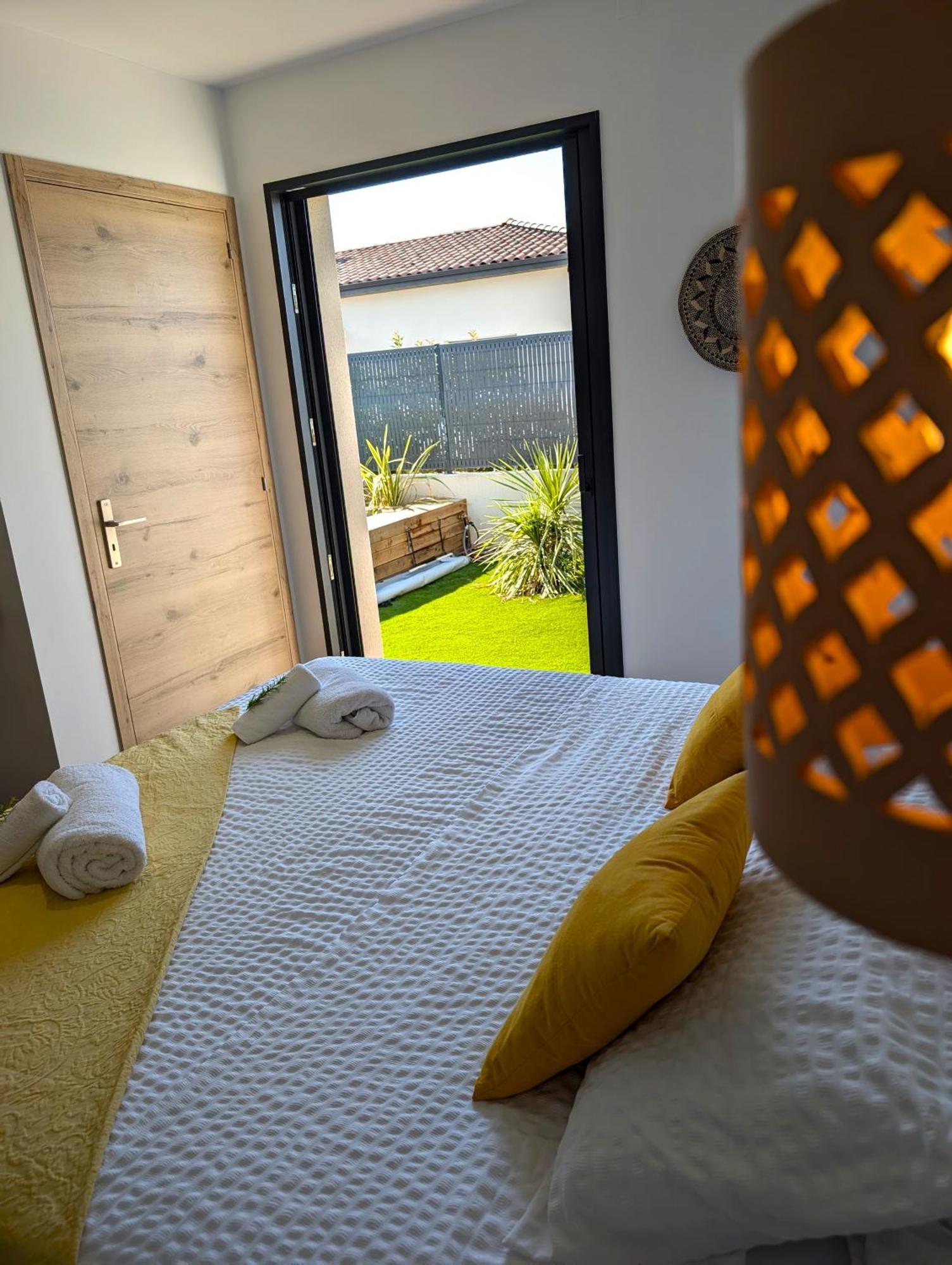 Daya Lodge. LʼIsle-sur-la-Sorgue Zewnętrze zdjęcie