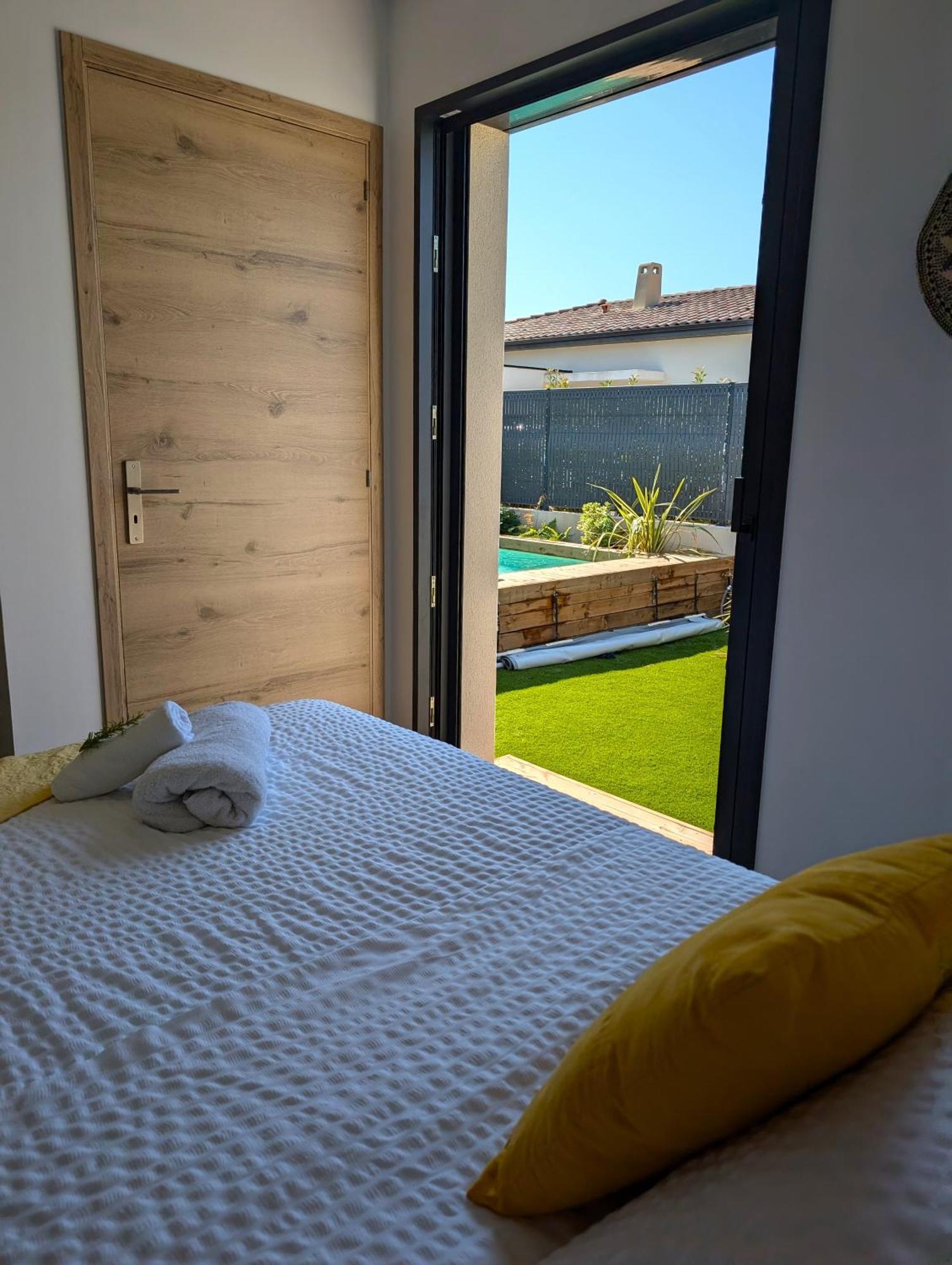 Daya Lodge. LʼIsle-sur-la-Sorgue Zewnętrze zdjęcie