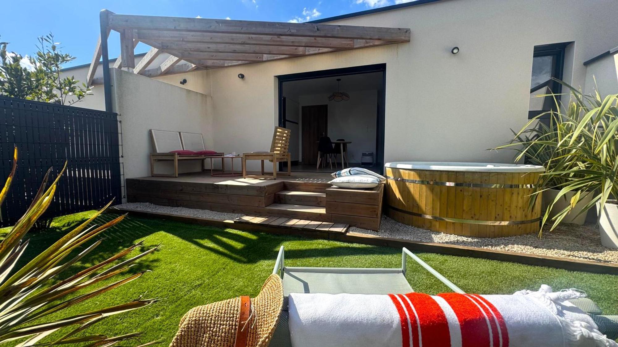 Daya Lodge. LʼIsle-sur-la-Sorgue Zewnętrze zdjęcie