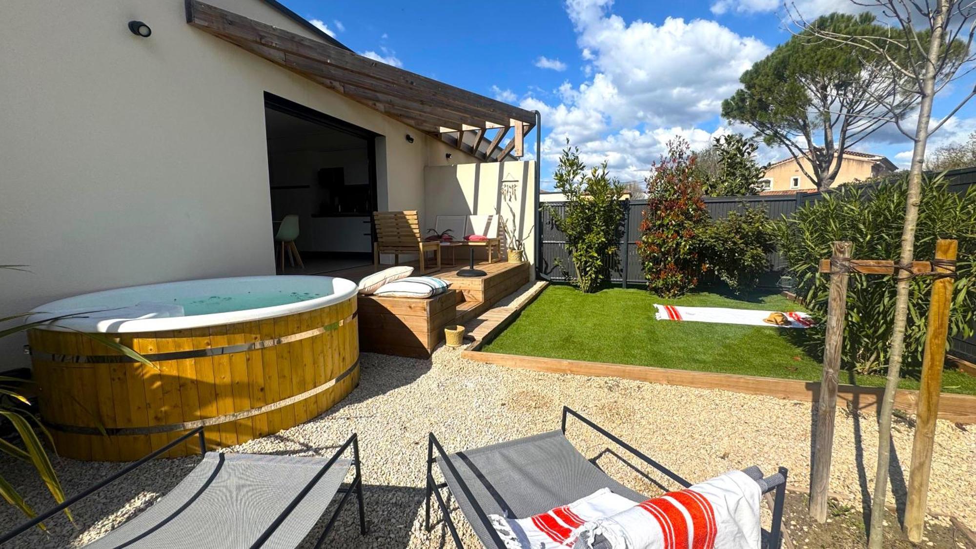 Daya Lodge. LʼIsle-sur-la-Sorgue Zewnętrze zdjęcie