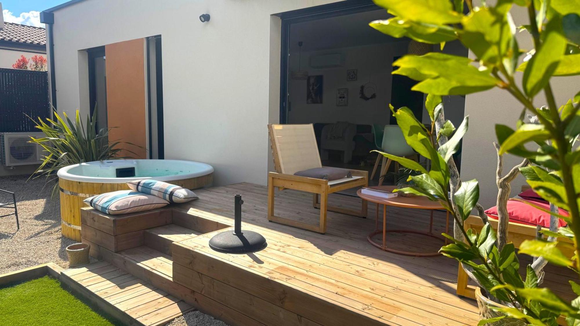 Daya Lodge. LʼIsle-sur-la-Sorgue Zewnętrze zdjęcie