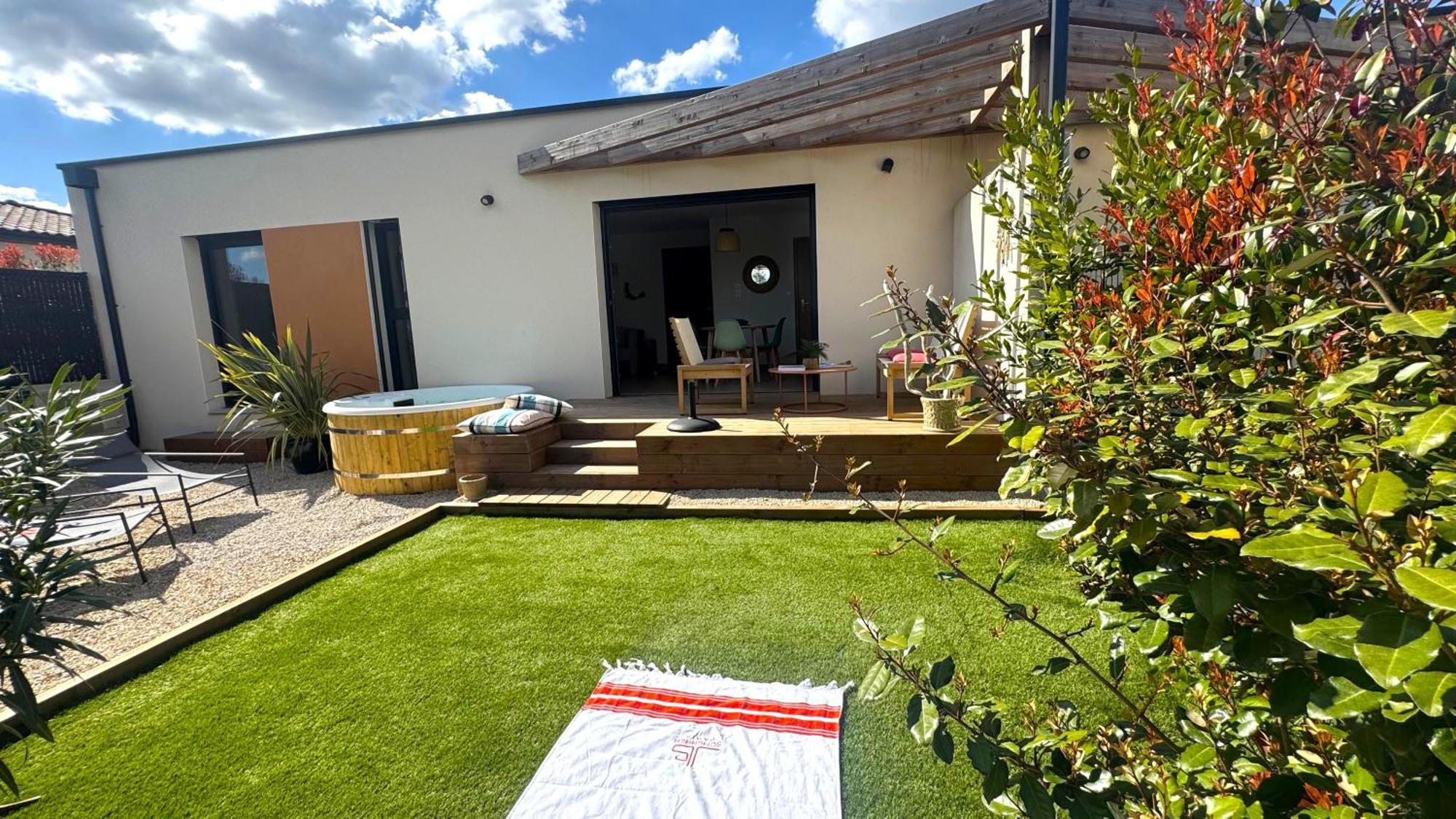Daya Lodge. LʼIsle-sur-la-Sorgue Zewnętrze zdjęcie